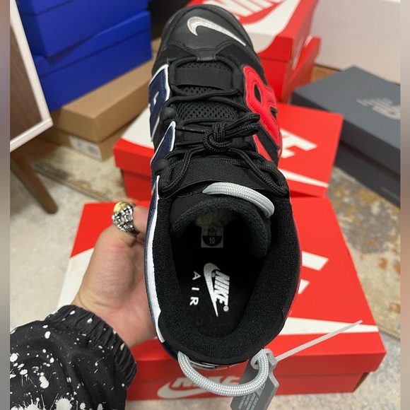 NIB Men Size 10 Nike Air More Uptempo ‘96 Pippen Sneakers Black/Navy/Varsity Red - Picture 11 of 14